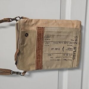 CLEA RAY Salt Lake City Passport Canvas Crossbody Bag - natural tan